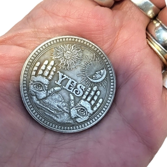 Accessories - Yes or No?! Silver Coin Flip with pouch